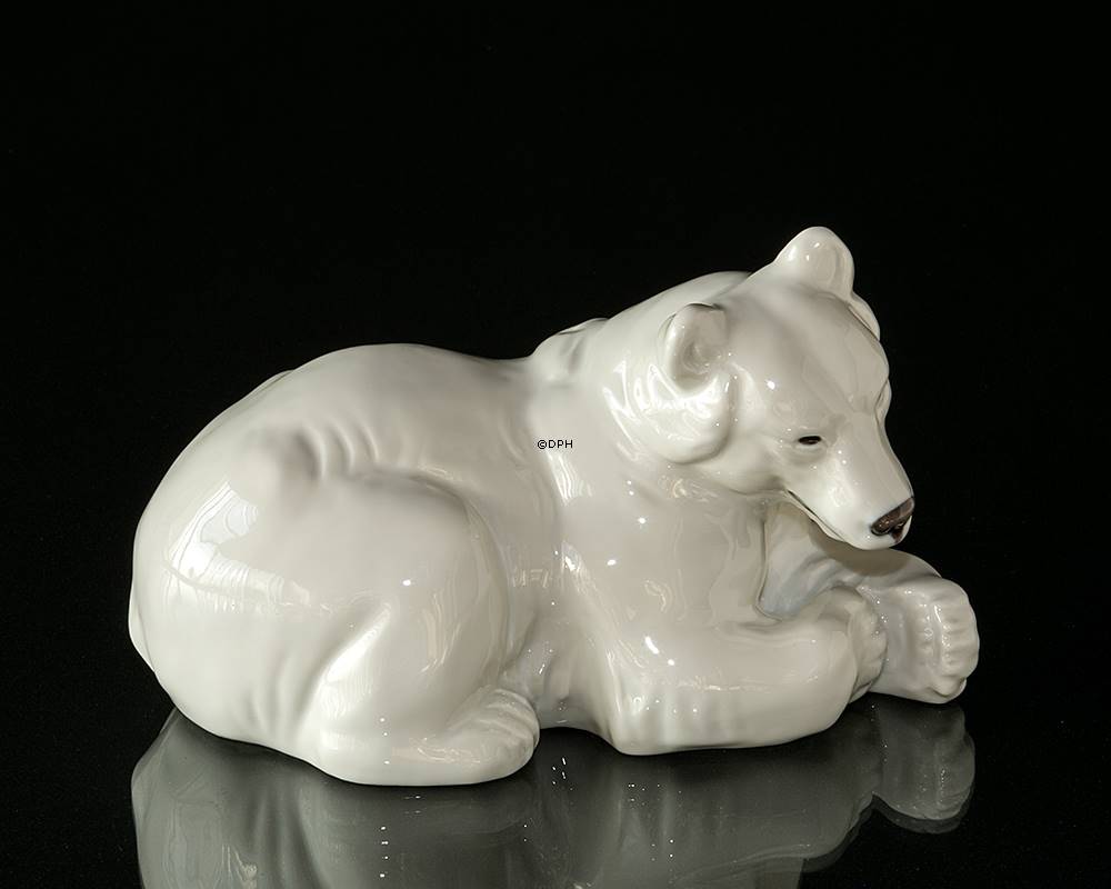 White Polar bear lying down resting, Royal Copenhagen figurine no ...