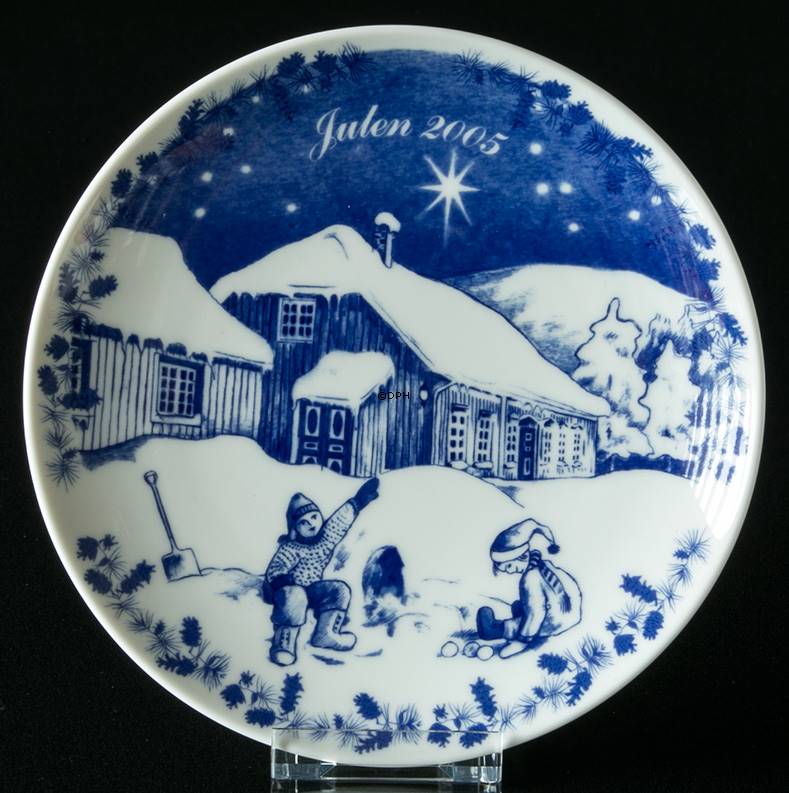 2005 Porsgrund Christmas plate, Kids playing Year 2005 No. px2005