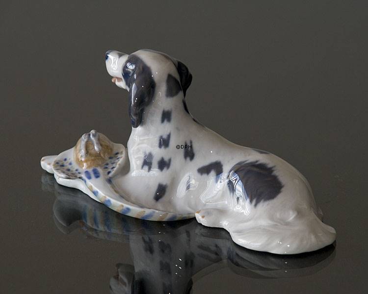 Setter having apported a pheasant, Royal Copenhagen dog figurine No ...