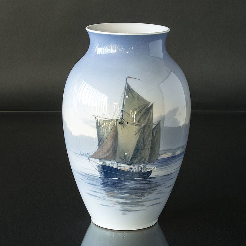 Vase with ship at sea, Royal Copenhagen | No. r2864-4044 | DPH Trading