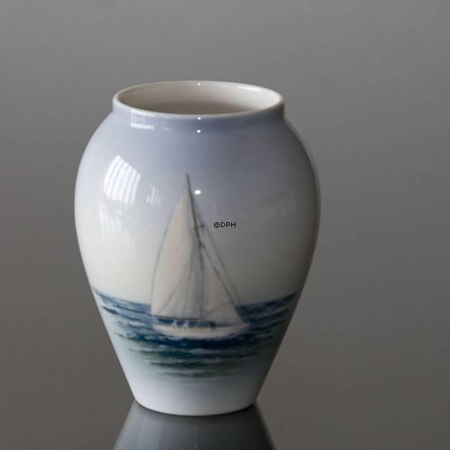 Vase with seascape, Royal Copenhagen | No. r2897-271 | DPH Trading