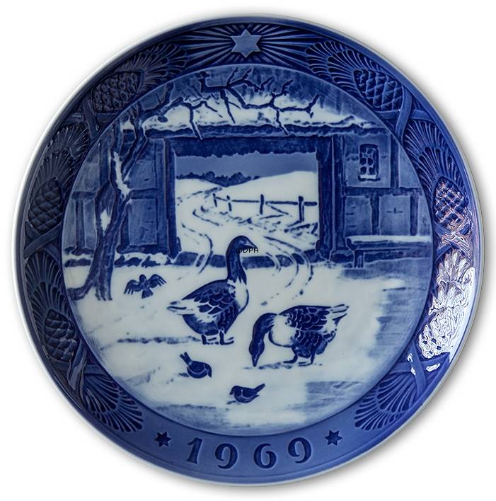 Geese in snowcovered courtyard 1969, Royal Copenhagen Christmas plate ...