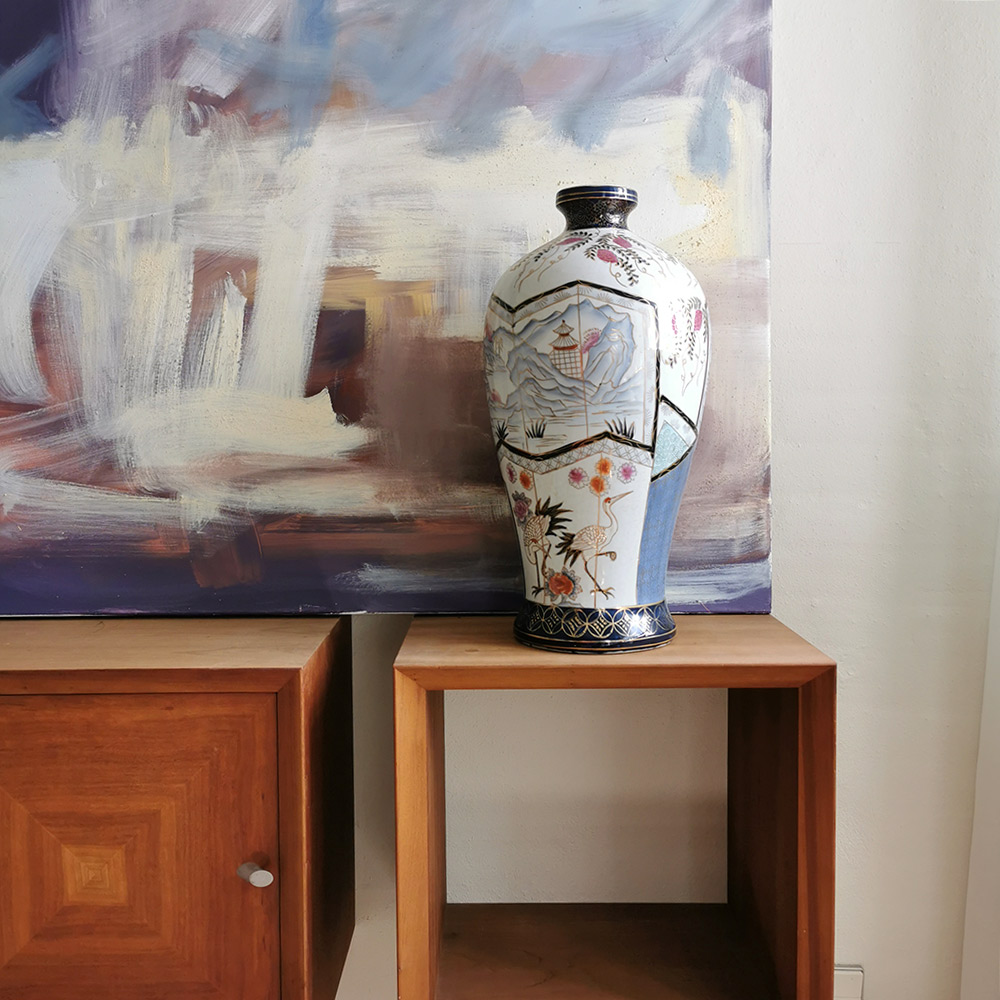 Use a Chinese vase to add personality to your home