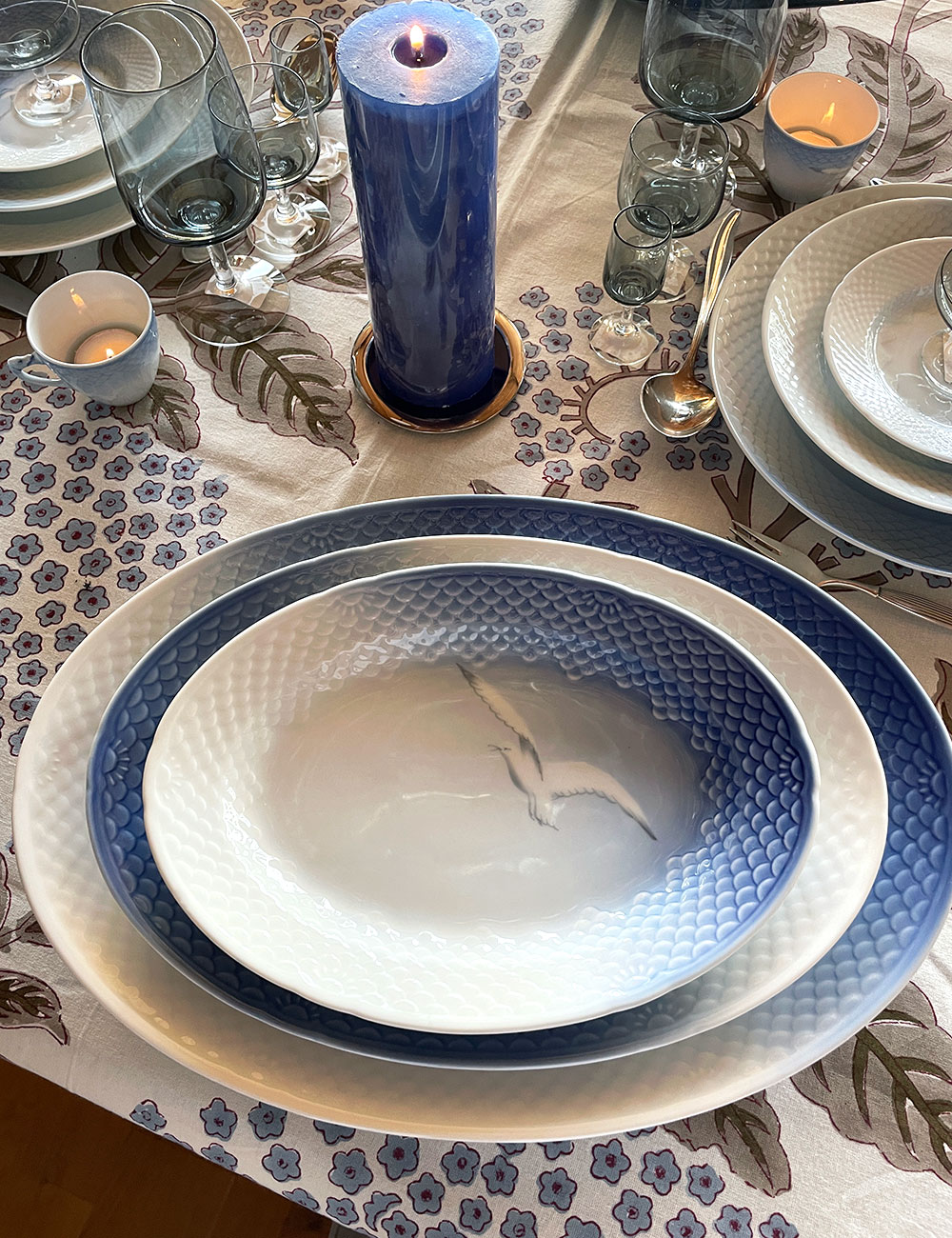 Serving platters in Seagull dinnerware without gold