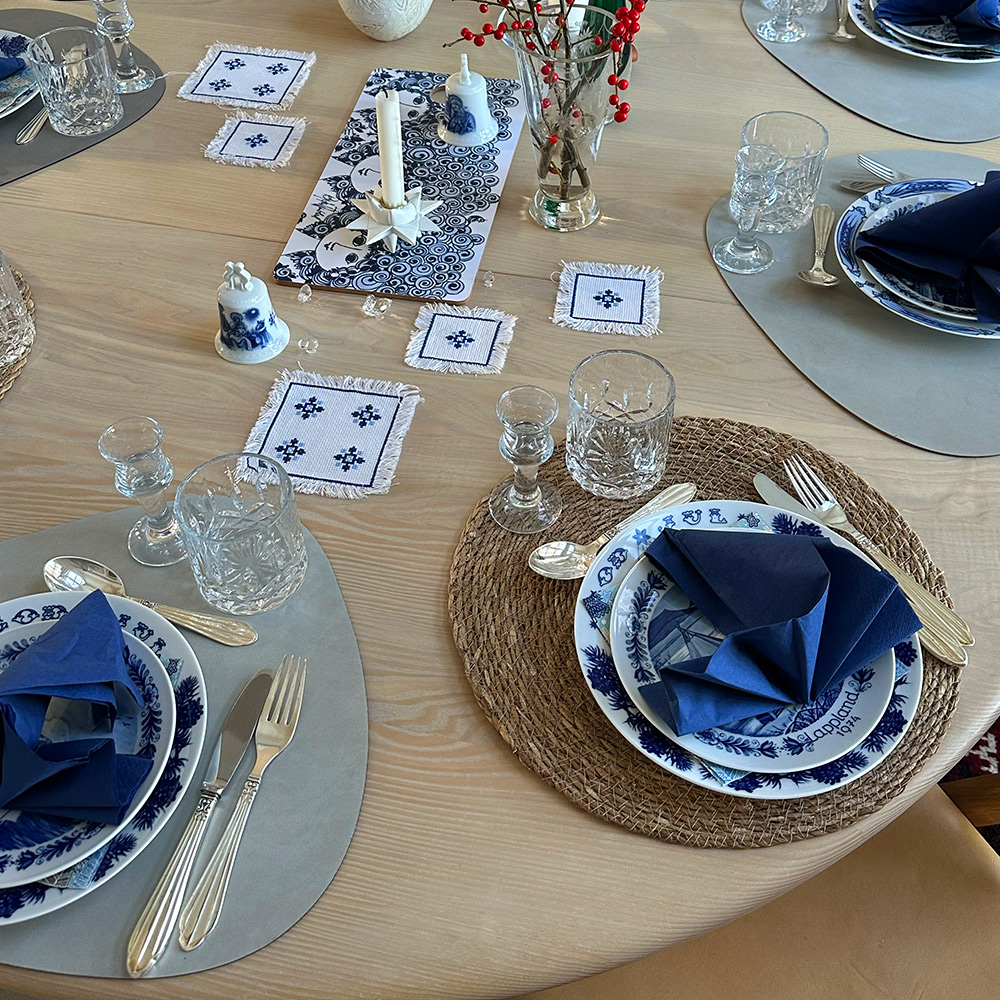 Set the Christmas table with various beautiful platters