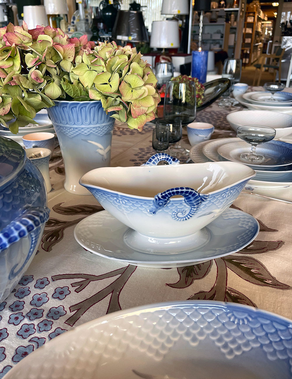 Timeless charm on the table - Seagull dinnerware without gold